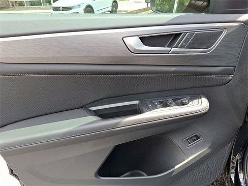 New 2025 Volkswagen Atlas Cross Sport SE image 10