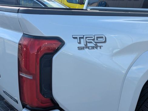 Used 2025 Toyota Tacoma TRD Sport AWD/4WD image 5