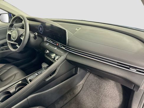 Used 2025 Hyundai Elantra Limited FWD image 31