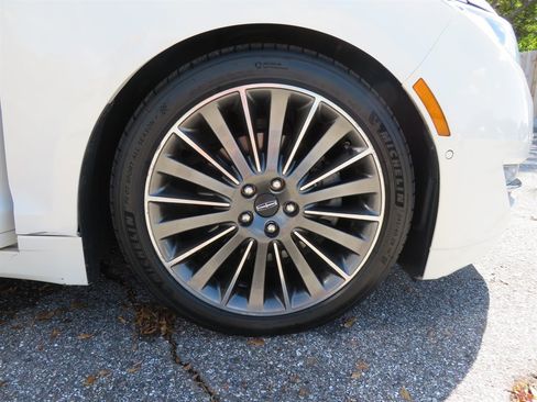 Used 2013 Lincoln MKZ Reserve image 40