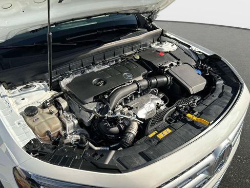 Used 2023 Mercedes-Benz GLB 250 image 10