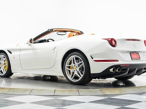 Used 2015 Ferrari California T image 42