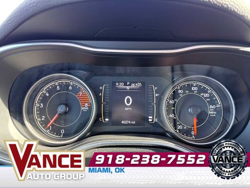 Used 2019 Jeep Cherokee Latitude Plus AWD/4WD image 33