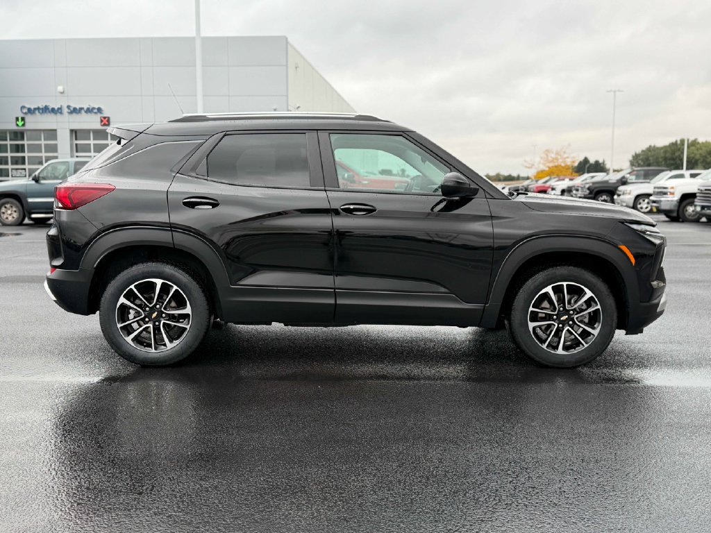 Used 2025 Chevrolet TrailBlazer LT AWD/4WD image 6