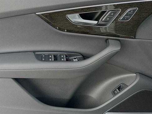 Used 2025 Audi Q7 2.0T Premium Plus w/ Premium Plus Package image 17