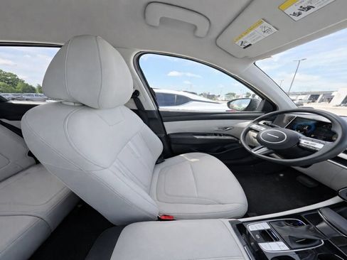 Used 2025 Hyundai Tucson SEL FWD image 17