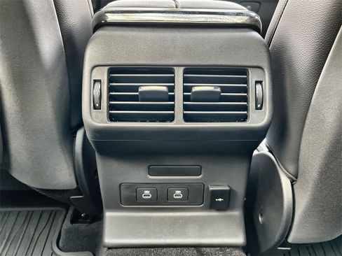 Used 2025 Land Rover Range Rover Velar Dynamic SE image 16