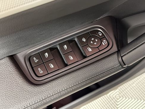 Certified 2024 Porsche Cayenne AWD/4WD image 13