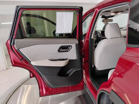 Used 2023 Nissan Rogue SV FWD image 64