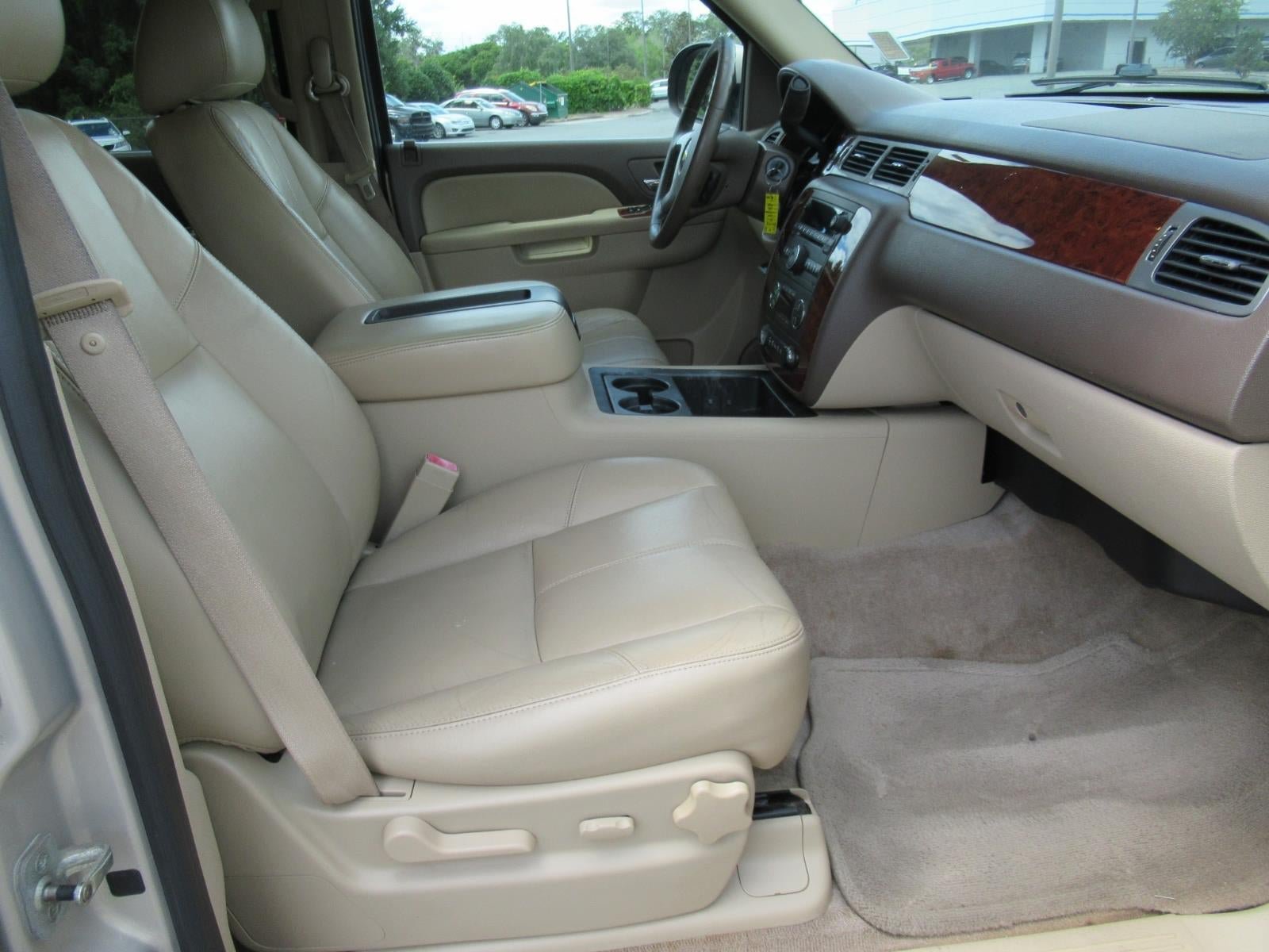 Used 2011 Chevrolet Suburban LT RWD image 10