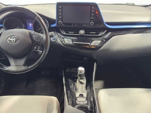 Used 2019 Toyota C-HR XLE image 17