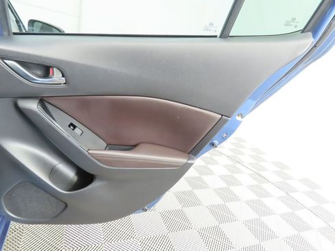 Used 2018 MAZDA MAZDA3 Grand Touring w/ Premium Equipment Package image 27