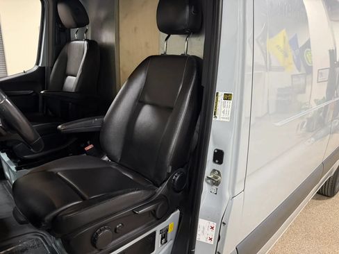 Used 2022 Mercedes-Benz Sprinter 2500 image 36