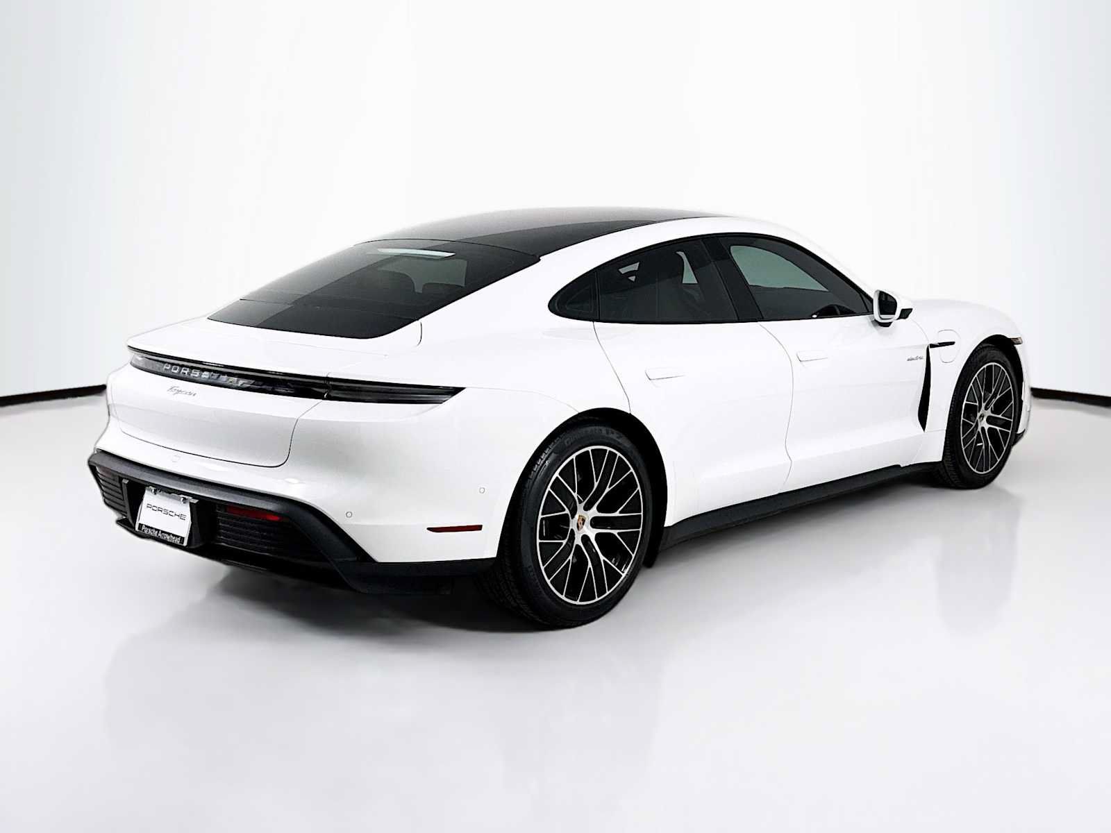 Used 2025 Porsche Taycan RWD image 9