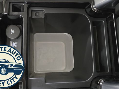 Used 2019 Land Rover Discovery HSE Luxury image 24