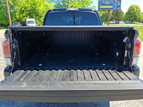 Used 2020 Toyota Tacoma Limited AWD/4WD image 31