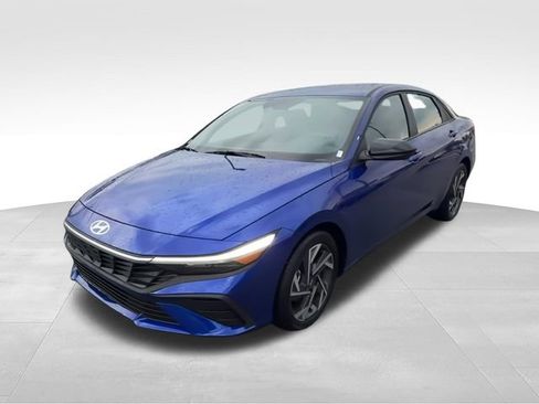 Certified 2025 Hyundai Elantra Sport FWD image 4