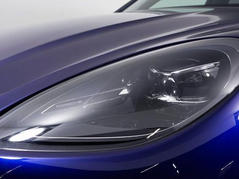 Certified 2025 Porsche Macan image 12