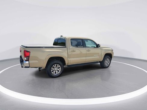Certified 2019 Toyota Tacoma SR5 AWD/4WD image 8