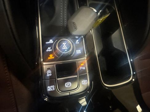 Used 2024 Kia Telluride SX AWD/4WD image 17