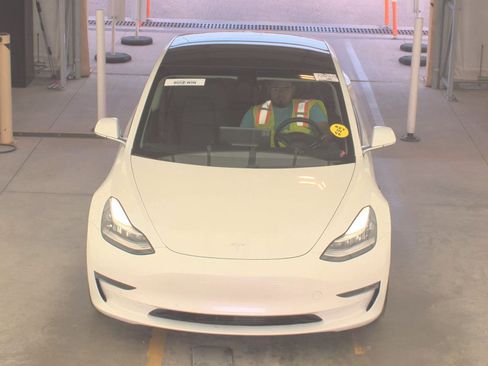 Used 2020 Tesla Model 3 Long Range image 2