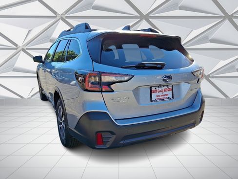 Used 2022 Subaru Outback Premium image 8