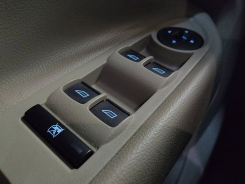 Used 2018 Ford Escape SE w/ SE Sync 3 Package FWD image 27