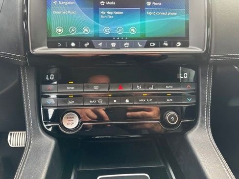 Used 2019 Jaguar F-PACE S AWD/4WD image 16