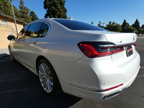 Used 2022 BMW 745e xDrive image 12