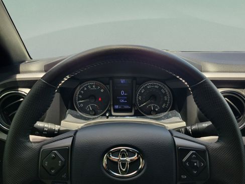 Used 2020 Toyota Tacoma TRD Sport w/ TRD Premium Sport Package AWD/4WD image 23