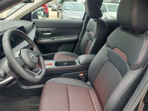 New 2025 Nissan Kicks SR image 5
