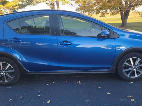 Used 2018 Toyota Prius C Two image 2