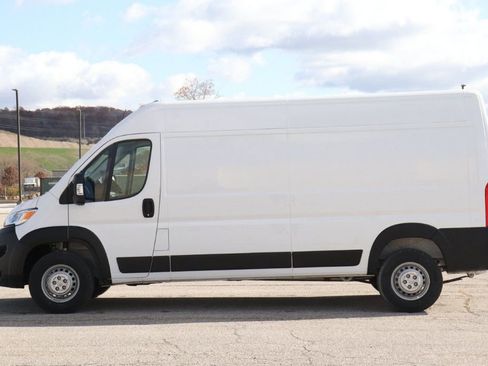 Used 2024 RAM ProMaster 2500 FWD image 4
