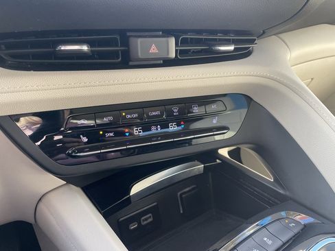 Used 2021 Buick Envision Essence image 19