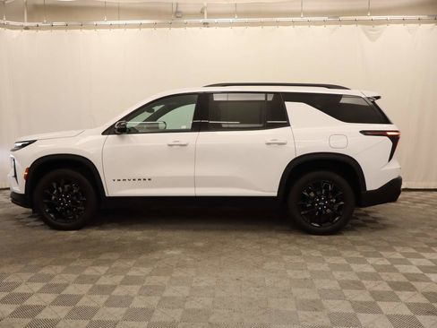 Used 2025 Chevrolet Traverse LT w/ Midnight/Sport Edition AWD/4WD image 2