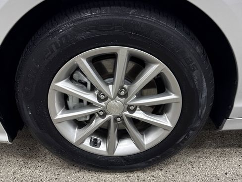 Used 2019 Hyundai Sonata SE image 2