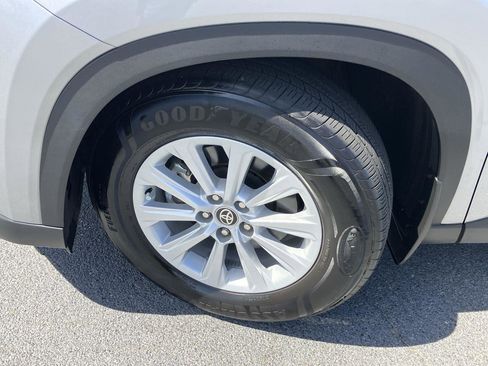 Used 2024 Toyota Grand Highlander XLE image 9