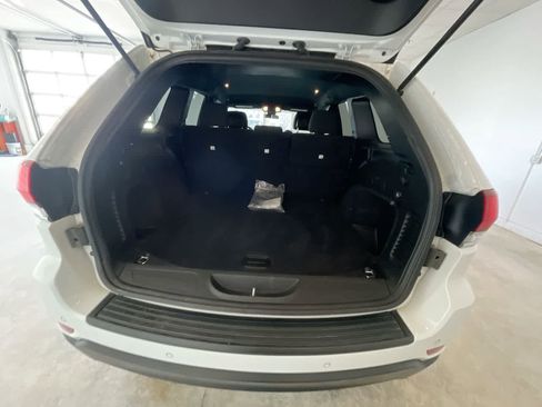 Used 2020 Jeep Grand Cherokee Laredo image 23