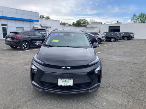 Used 2023 Chevrolet Bolt EUV LT w/ Convenience Package FWD image 2