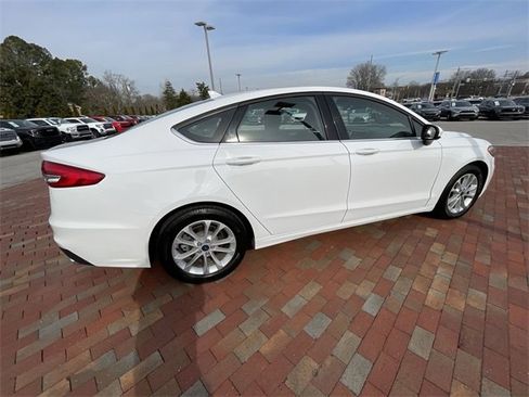 Used 2020 Ford Fusion SE image 36