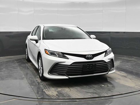 Used 2024 Toyota Camry LE image 2