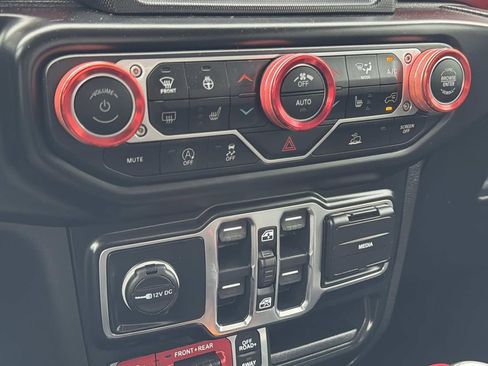 Used 2022 Jeep Gladiator Rubicon w/ LED Lighting Group AWD/4WD image 23