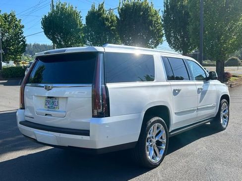 Used 2017 Cadillac Escalade ESV Premium Luxury AWD/4WD image 8