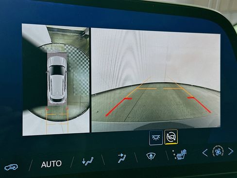 Used 2025 Chevrolet Equinox EV LT w/ Convenience Package FWD image 23