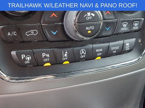 Used 2017 Jeep Grand Cherokee Trailhawk w/ Trailhawk Luxury Group AWD/4WD image 24
