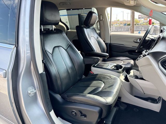 Used 2020 Chrysler Pacifica Touring-L Plus FWD image 26