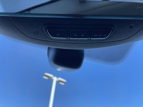 Used 2018 Volkswagen Tiguan SE w/ Panoramic Sunroof Package image 40