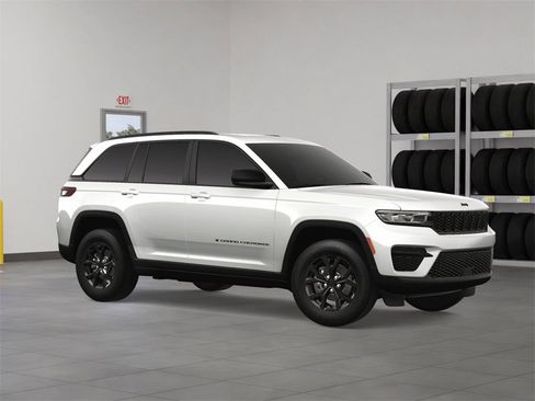 New 2025 Jeep Grand Cherokee Altitude image 7