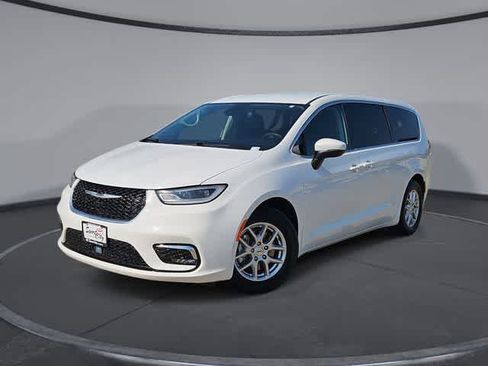 Used 2023 Chrysler Pacifica Touring-L FWD image 1