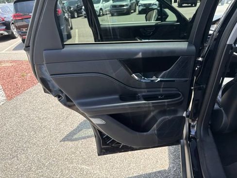 Used 2022 Lincoln Corsair AWD w/ Premium Package image 15